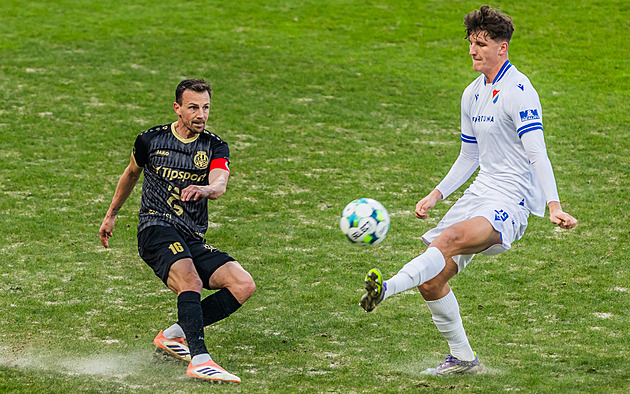 ONLINE: Hradec Kr. - Baník 0:0, Horákův gól neplatí, kdo si zajistí semifinále poháru?