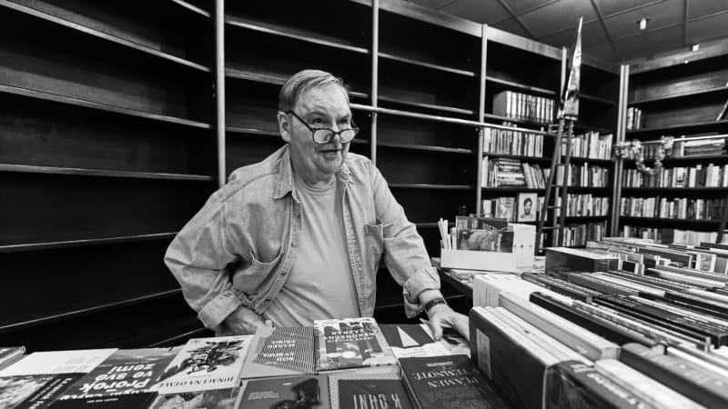 Zemřel Michal Ženíšek. V Brně otevřel jedno z prvních soukromých knihkupectví v Československu