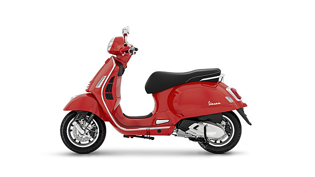 Vespa je spíš součástí šatníku než garáže. Není jen pro holky