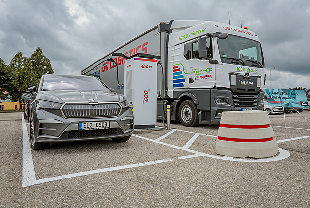 Nejrychlejší dobíjecí stanice je u hranic. Elektroauto „natankujete“ za pár minut