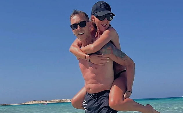 Chlopčíkovi jsou spolu přes 30 let. Na dovolené působí jako čerstvě zamilovaní