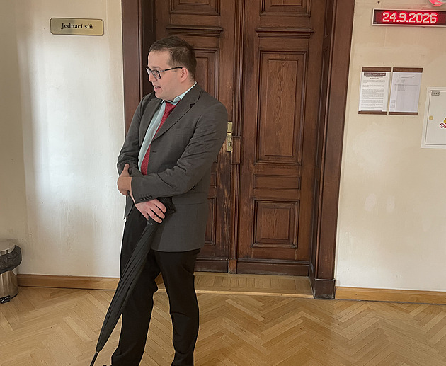 Pepřákem postříkal psy, nožem pořezal člověka. Bránil jsem se, řekl Džama soudu