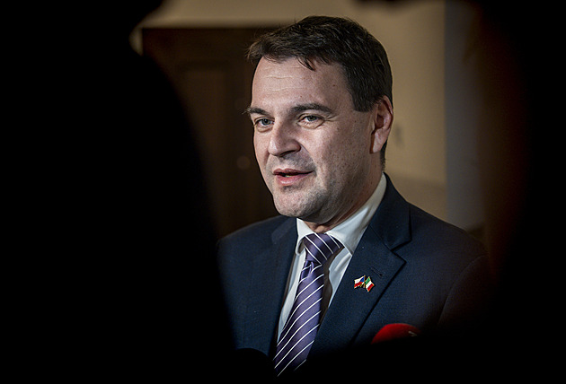 Macinka doporučil Němcové Čuka a Geka. Označila ho za proruského kolaboranta