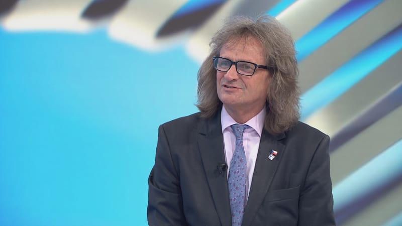 Slovo menopauza nesměřovalo k Šebelové, hájí se Ševčík. Poslankyni osočil z osahávání